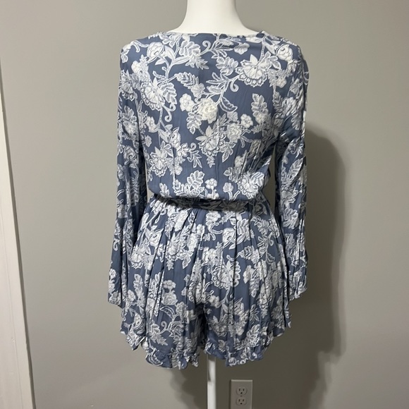 NWT Vici Collection Dusty Blue Romper - Size Small - Picture 2 of 5